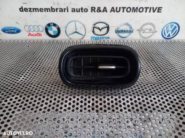 Grila Ventilatie Bord Dreapta Toyota Yaris Cross An 2020-2021-2022-2023-2024 Volan Stanga Europa - 1