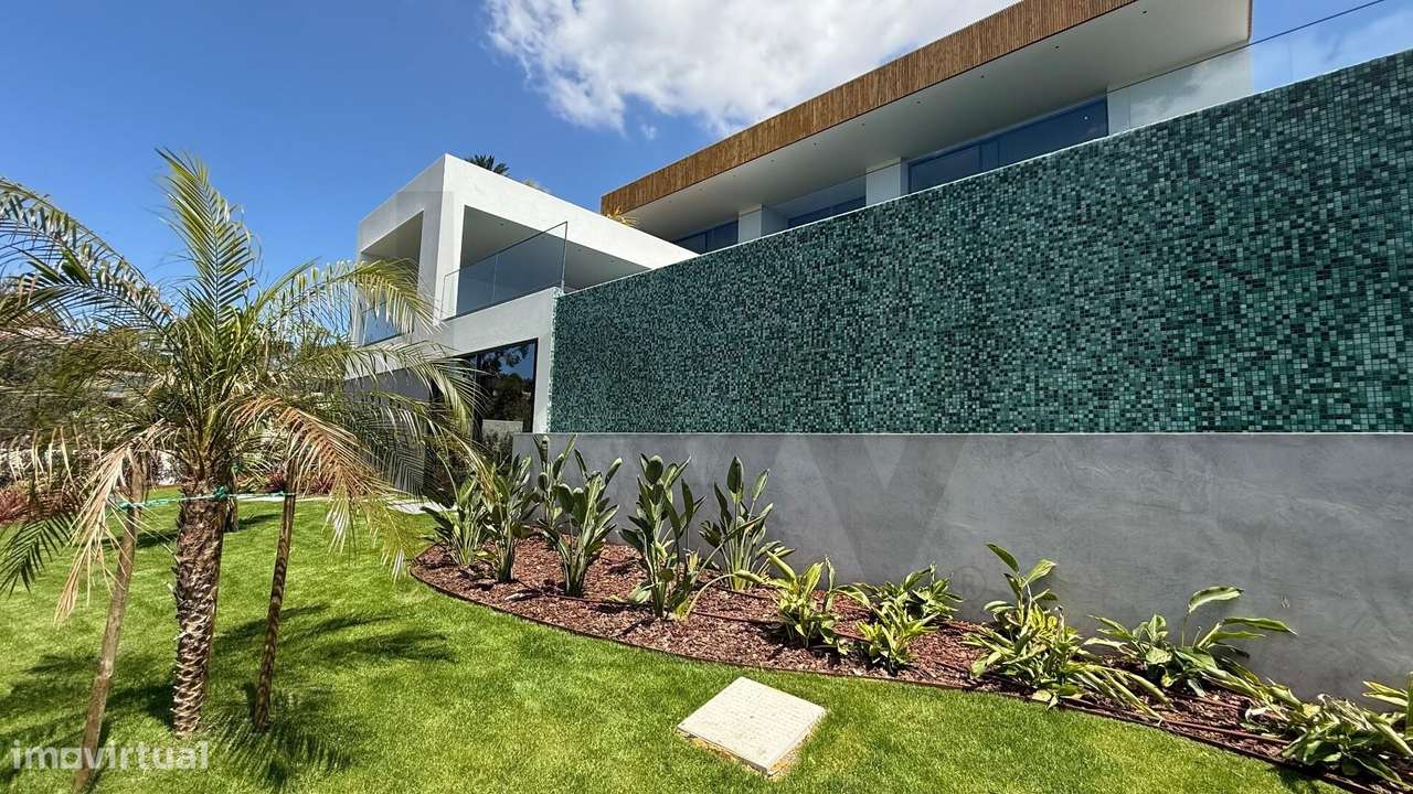 Moradia de arquitetura contemporânea em Cascais com 5 suites para vend-46