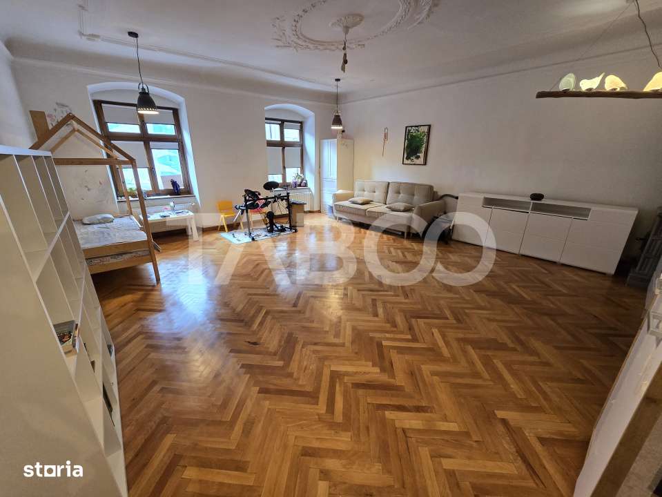 Apartament decomandat de vanzare cu pivnita in Centrul Istoric Sibiu - Imagine principală: 2/13