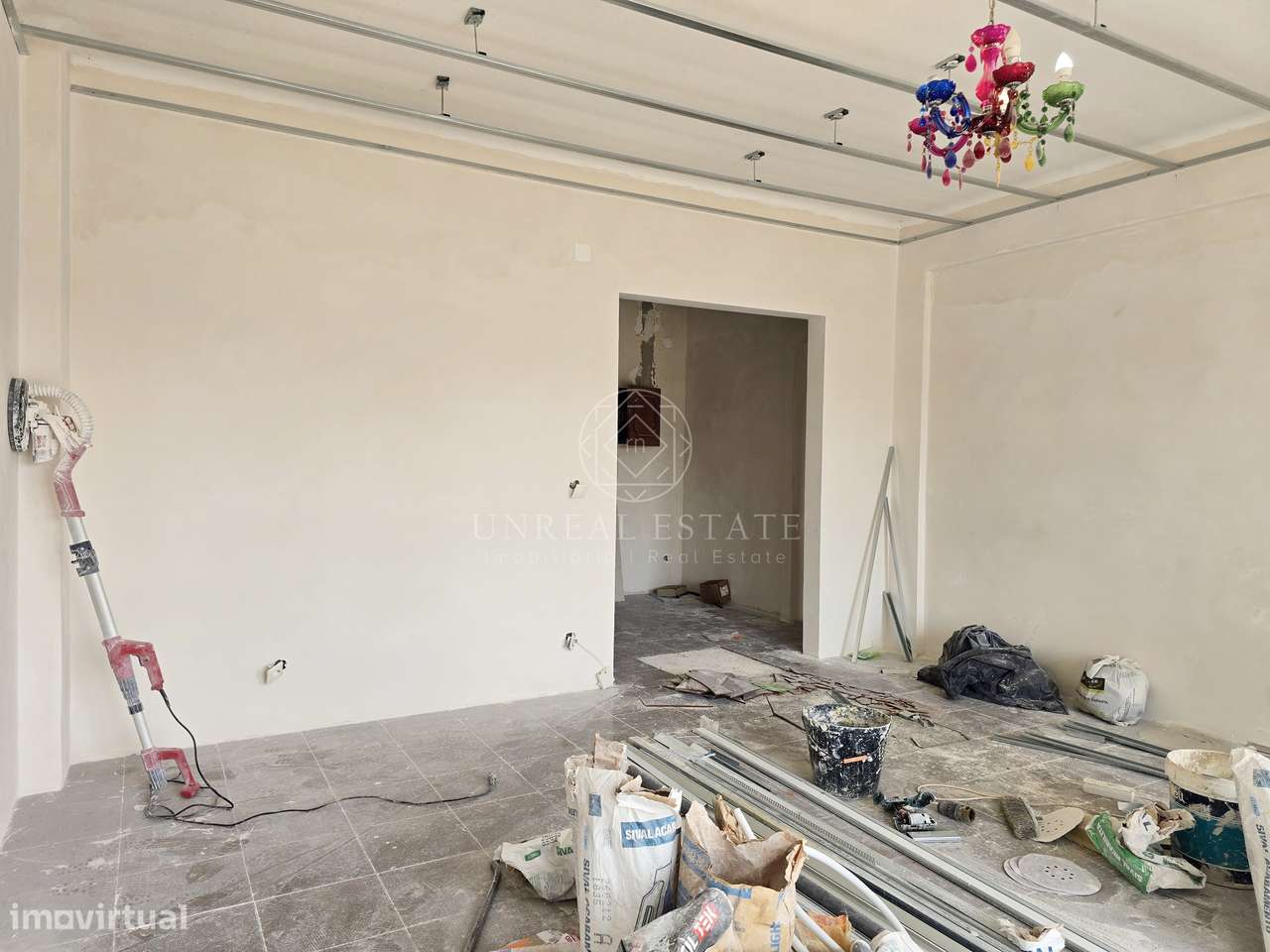 Apartamento T3 em Remodelação com Terraço de 80 m² e Parqueamento | Se-19