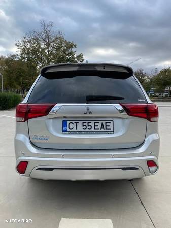 Mitsubishi Outlander - 4