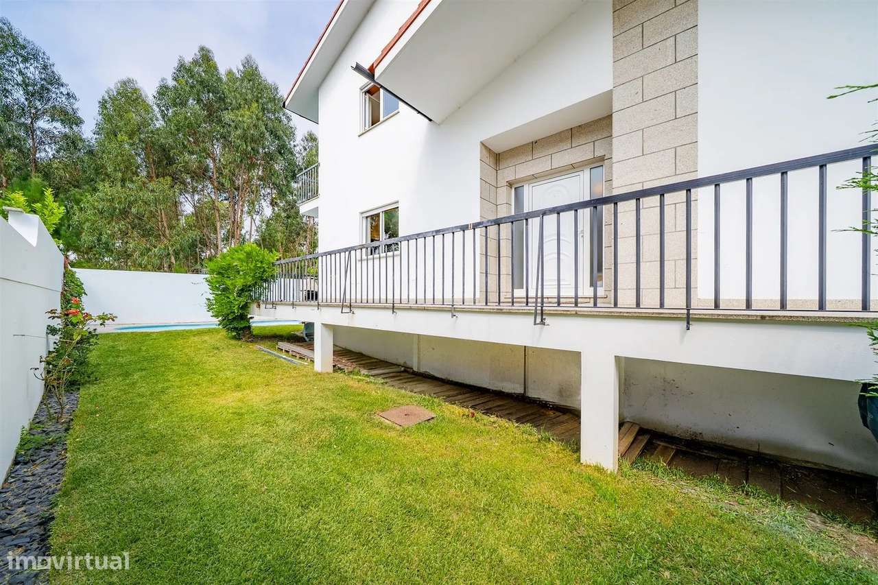 Moradia T4 com piscina nas Marinhas | Esposende-50
