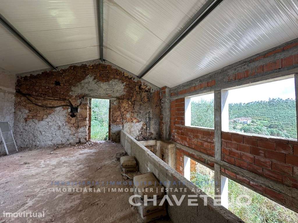 Quintinha com duas casas de campo e uma arrecadação a cerca de 4 km...-40