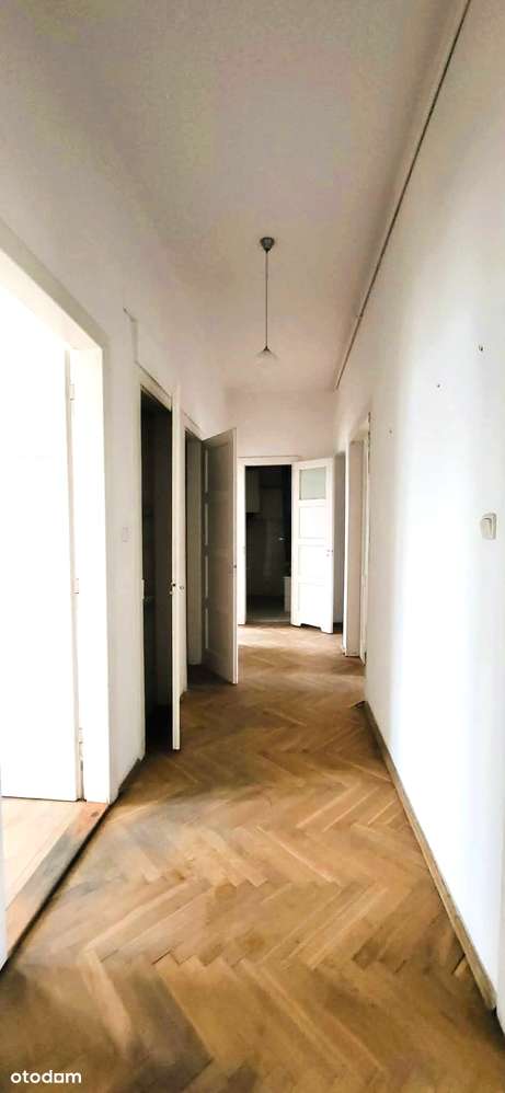 Zadbana narożna Kamienica-okolice Rynku Głównego-5