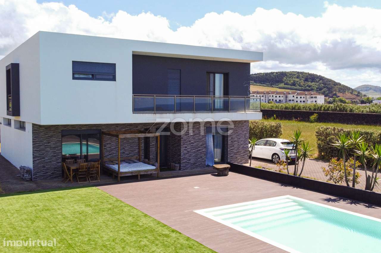 Moradia T4 com Piscina | Ribeira Grande - Grande imagem: 1/36