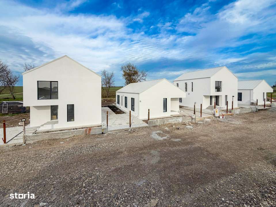 Casa la sol in Valu lui Traian, pe partea dreapta, ST 400mp - Imagine principală: 3/14