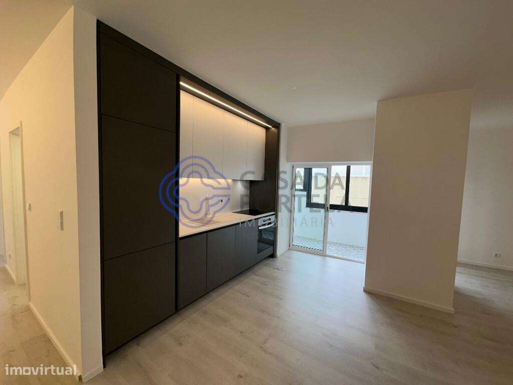 T2 totalmente remodelado para venda na rua de Serralves - Grande imagem: 4/49