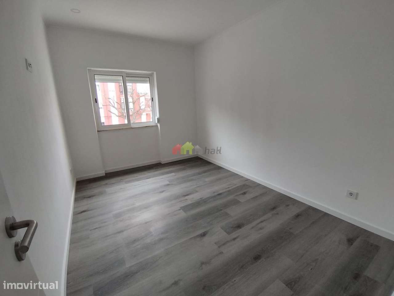 Apartamento T2 Remodelado na Baixa Banheira-6
