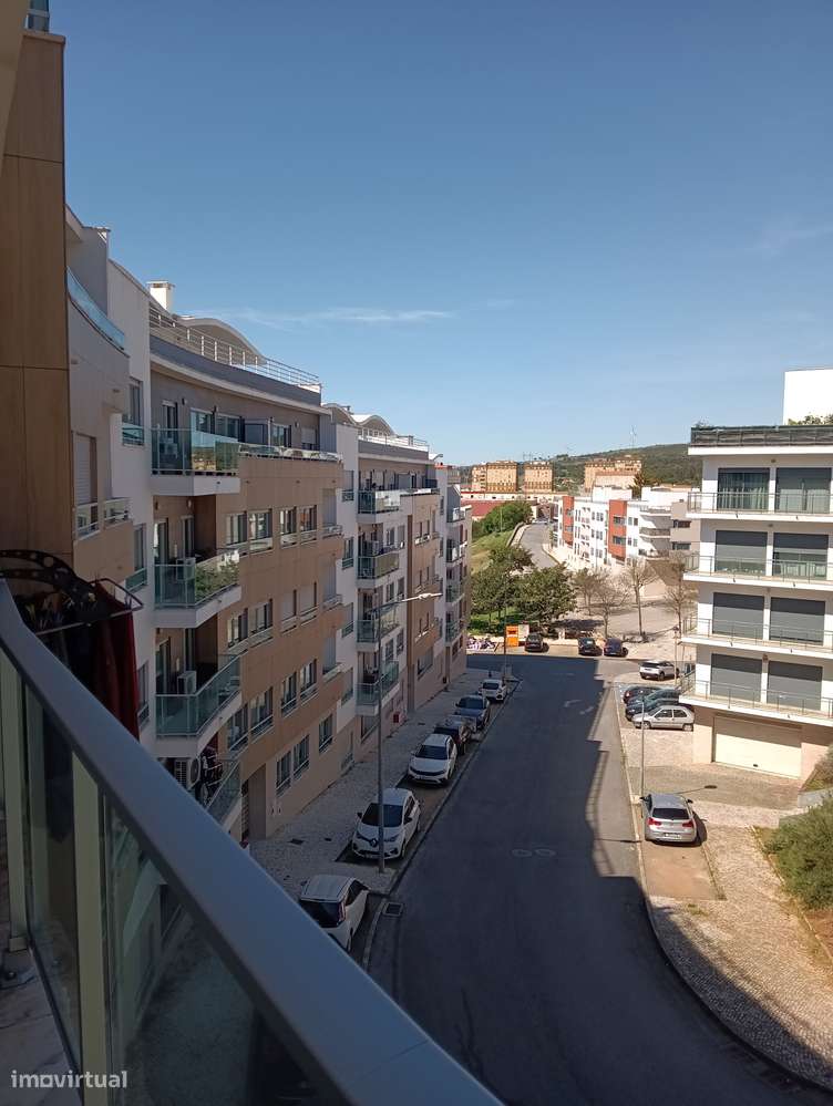 Apartamento T2 Novo com Varanda e Garagem-4