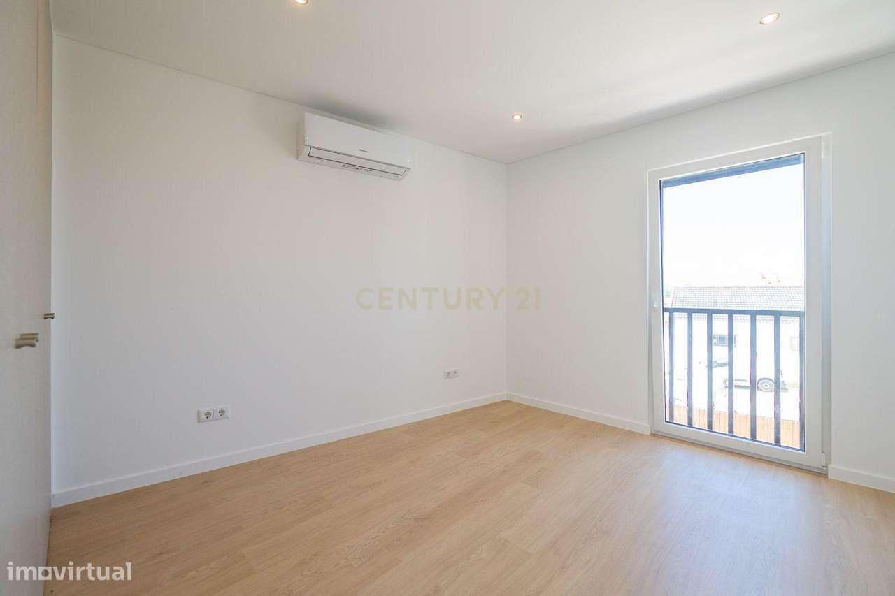 Sintra - Bolembre , moradia T4 nova, construção moderna e linhas conte-36