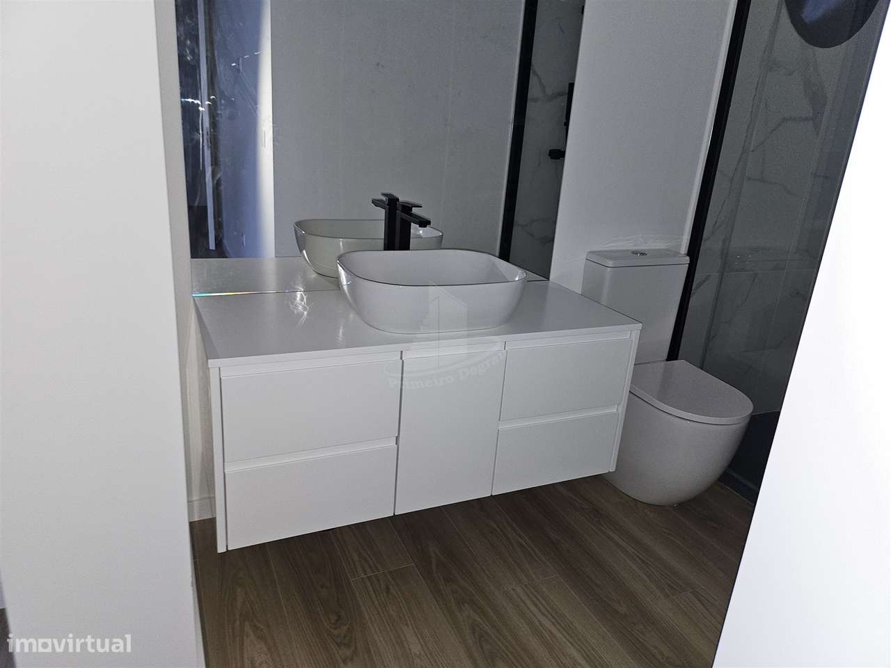 Moradia de gaveto em Santa Lucrécia-14