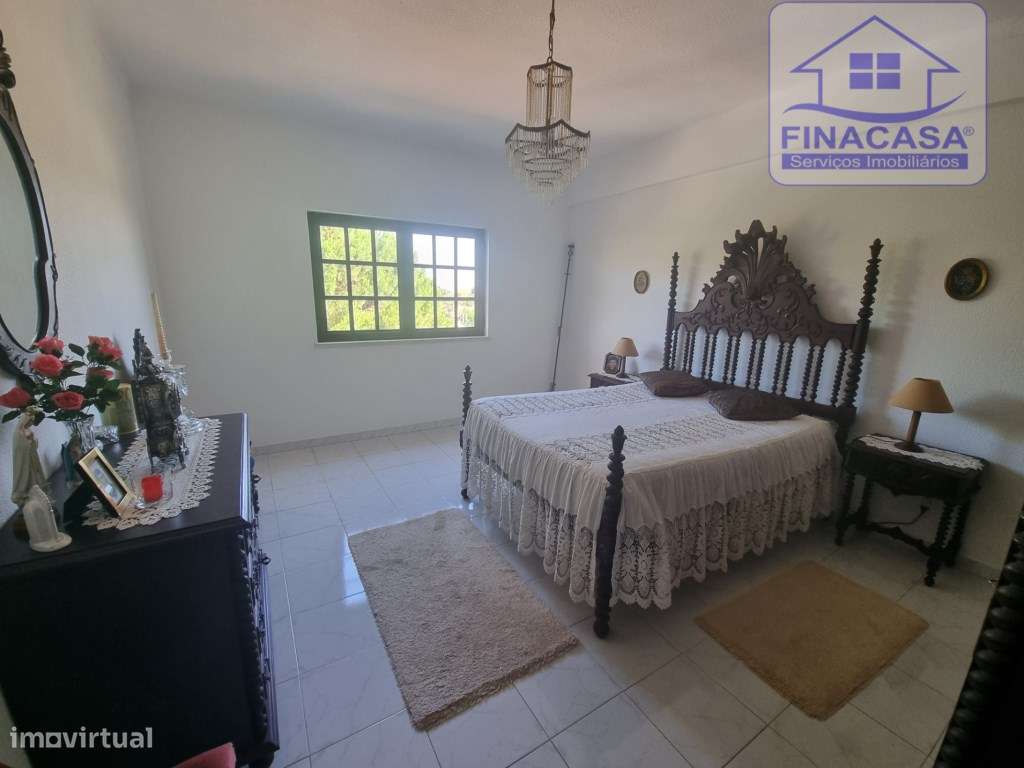 Moradia T4 isolada inserida em terreno com 5000m2 - Camarral (Palmela)-12