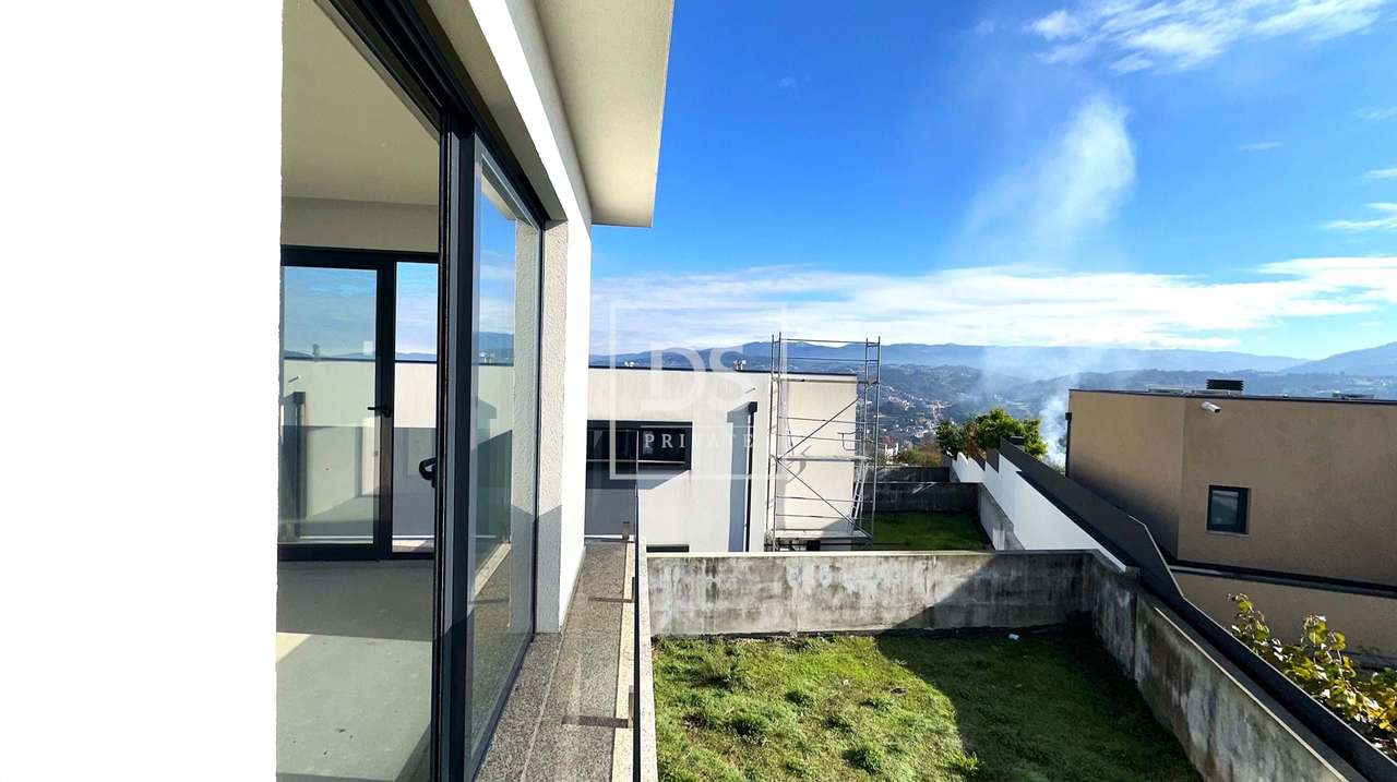 Moradia T3 isolada com vista rio em Amarante.-32