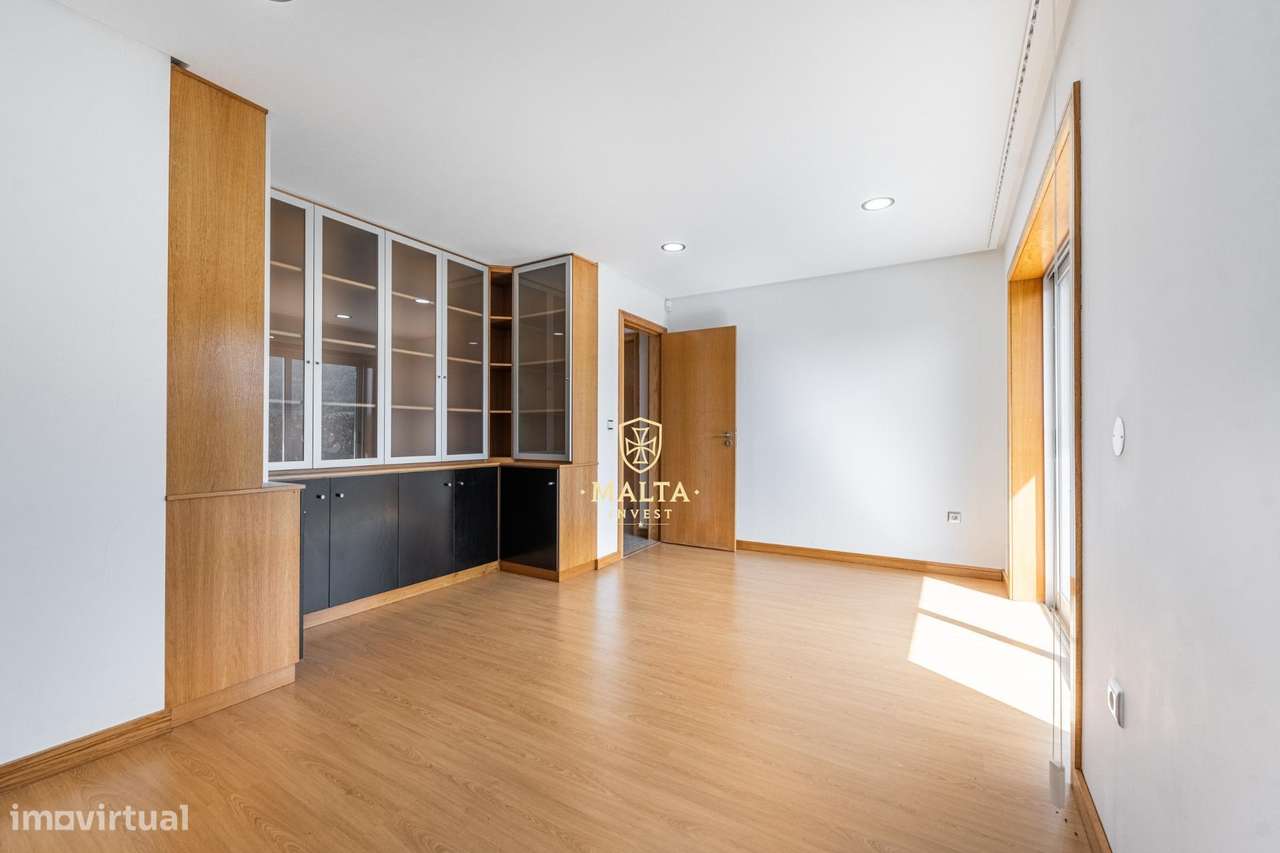 Moradia de Sonho na zona da Falperra!-46