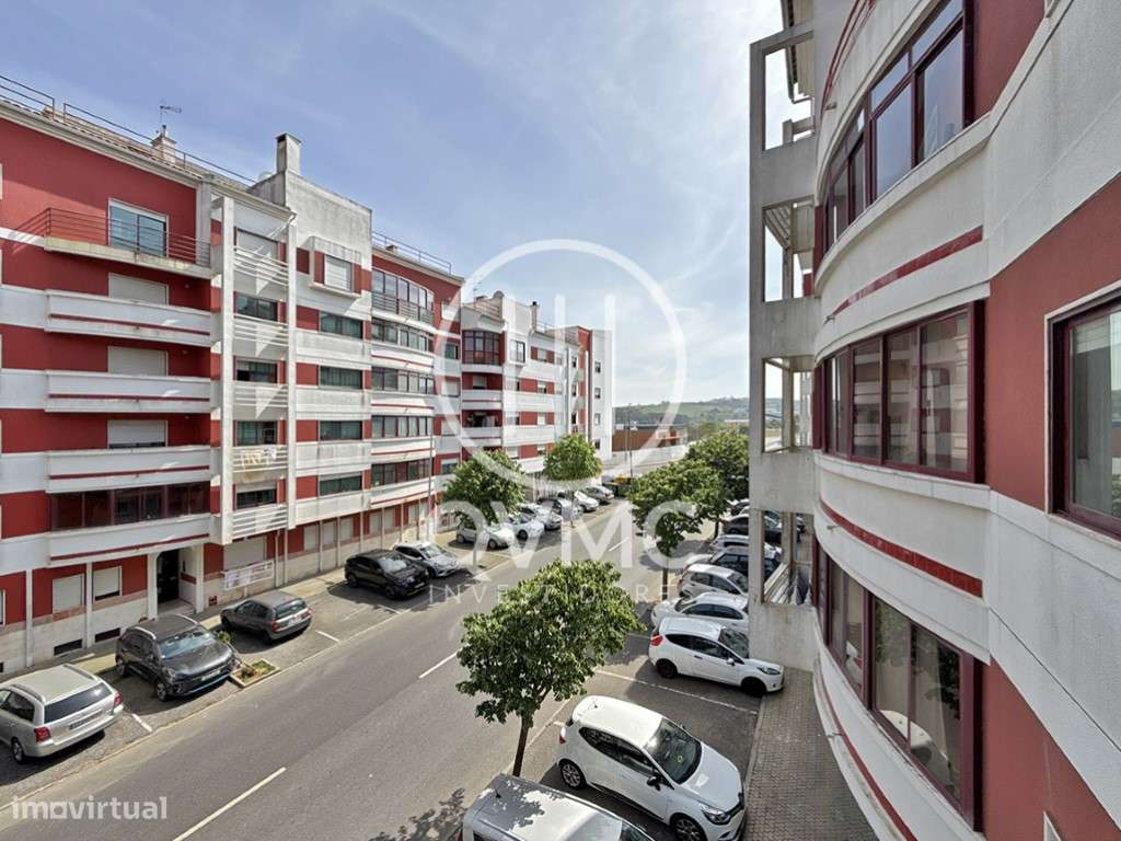 Apartamento T1 na Cavaleira com parqueamento e varanda-18