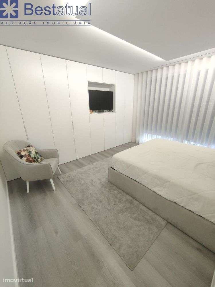 Moradia T 3 -4 frentes- de Luxo c/Piscina - Sande São Lourenço-33