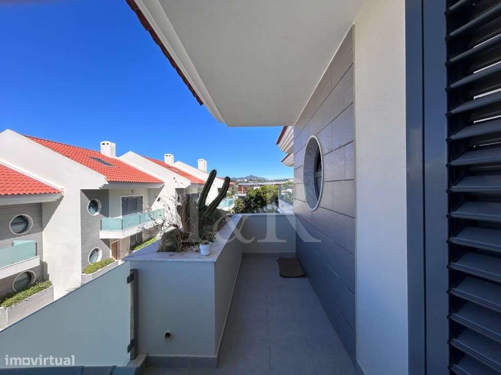 Moradia T3 renovada em condomínio com piscina no Estoril-41