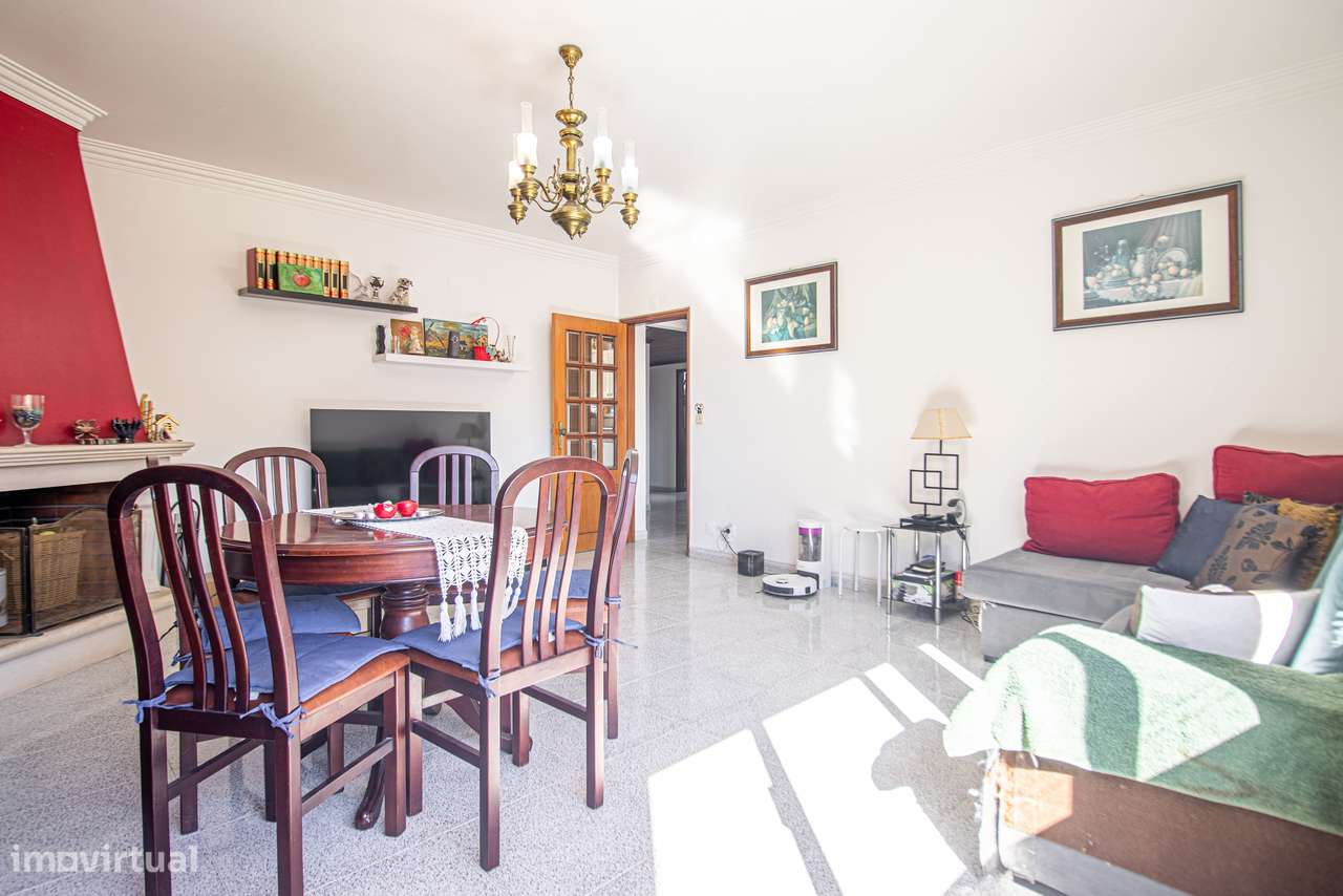 Apartamento T3 c/ 2 WCs e Sala c/ Lareira em Monte Abraão, Sintra-11