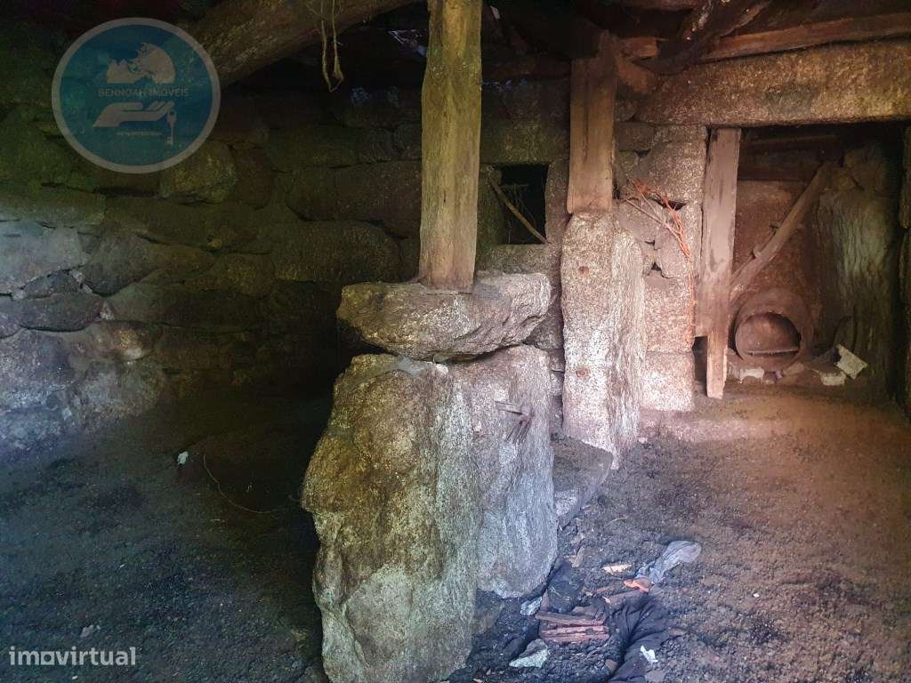 Quinta à venda para restauro em Arroteia freguesia de Rossas-35