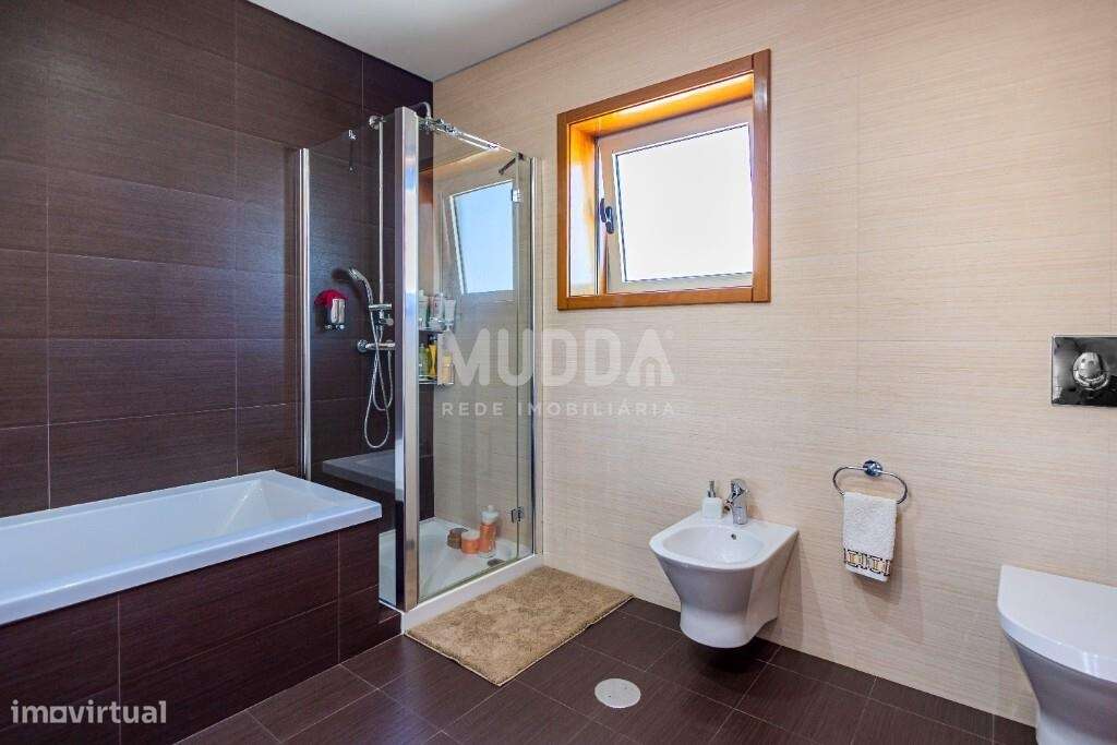 Excelente moradia geminada T4 em Santa Maria da Feira-47