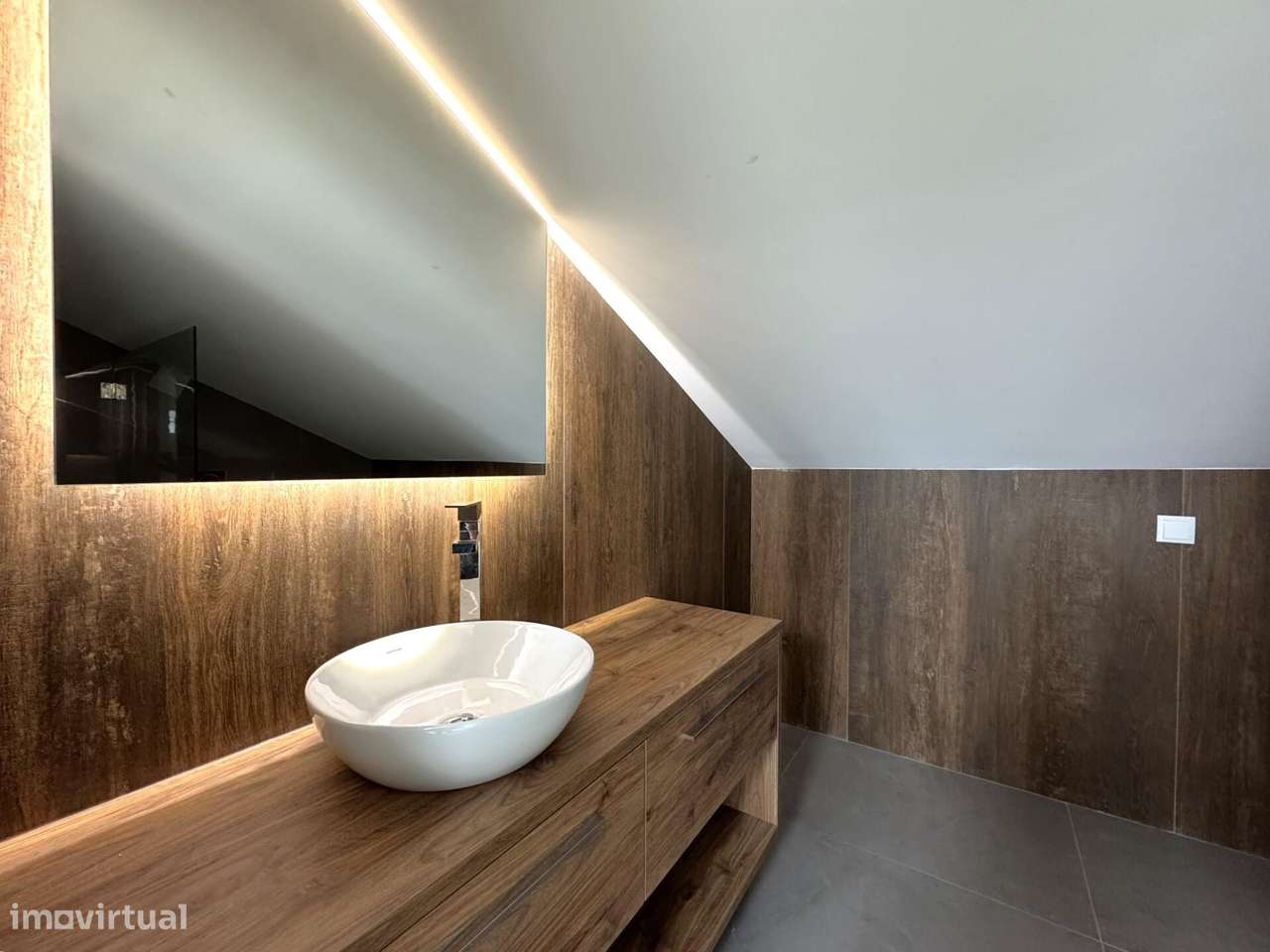 Apartamento T3 novo com estacionamento no centro de Carcavelos-45