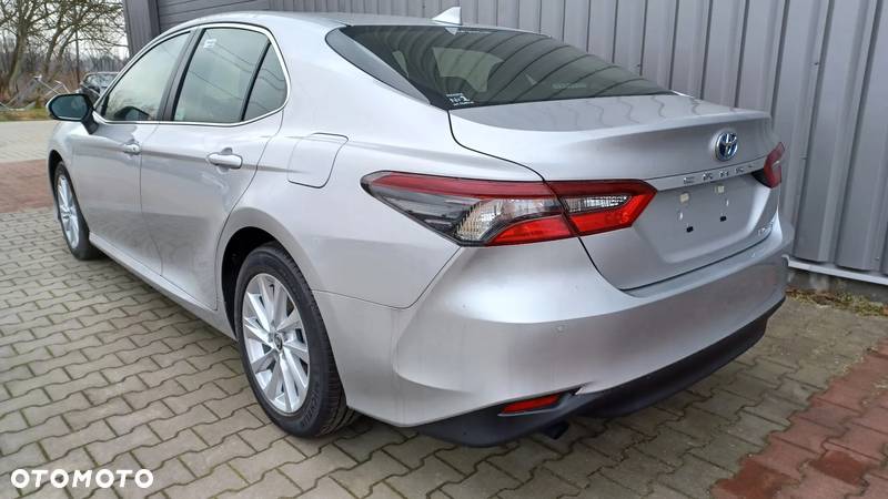 Toyota Camry - 5