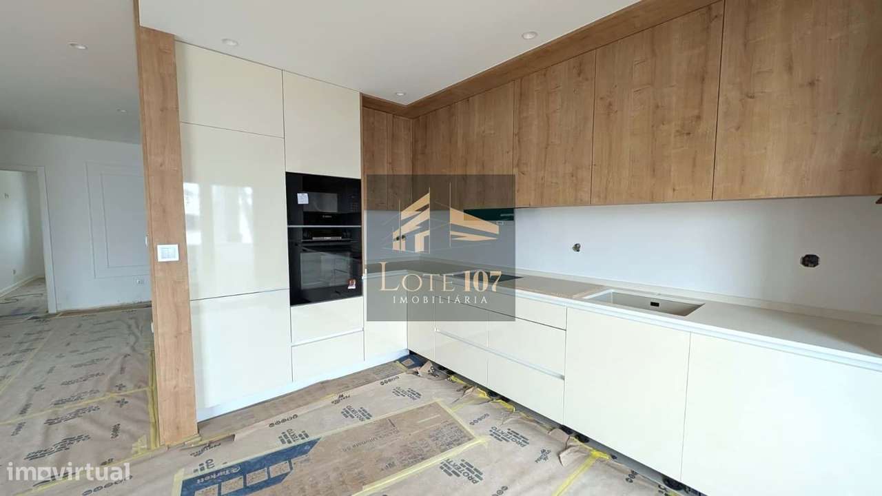 Apartamento T2 Novo em Val Flores-5