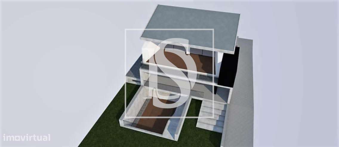 Moradia T4 de três pisos inserido num terreno com 1188m2. Exclente pot-12