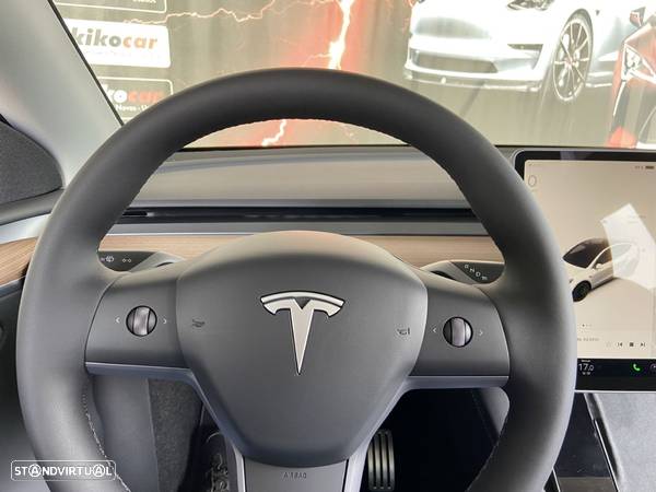 Tesla Model Y - 17