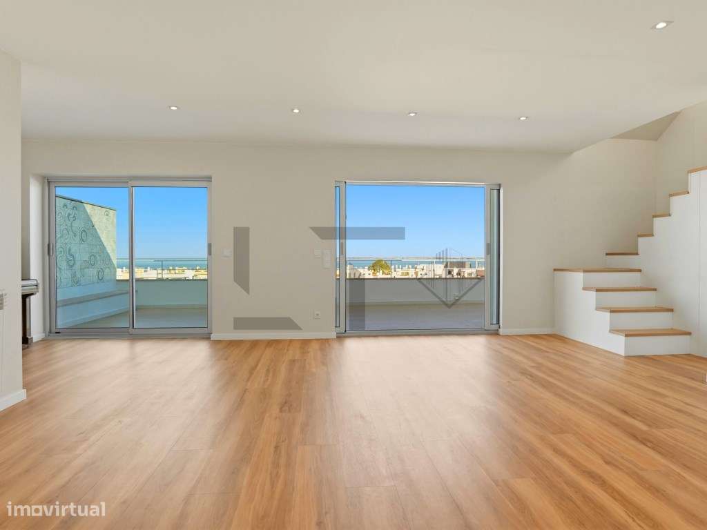 Penthouse T3 (possível T4) com Terraço, plena vista Rio e Garagem, ...-13