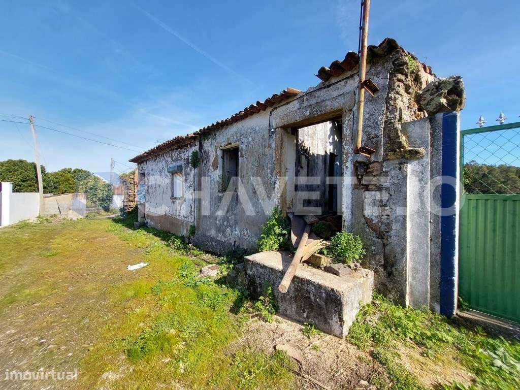 Casa antiga, anexos e terreno com 559 m2 para projeto de reconstrução - Grande imagem: 5/11