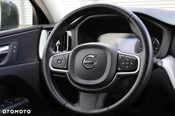 Volvo XC 60 D3 Momentum Pro - 34