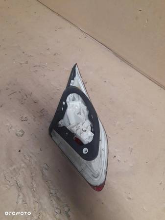 LAMPA TYLNA PRAWA OPEL ASTRA J nr 1090098 - 4