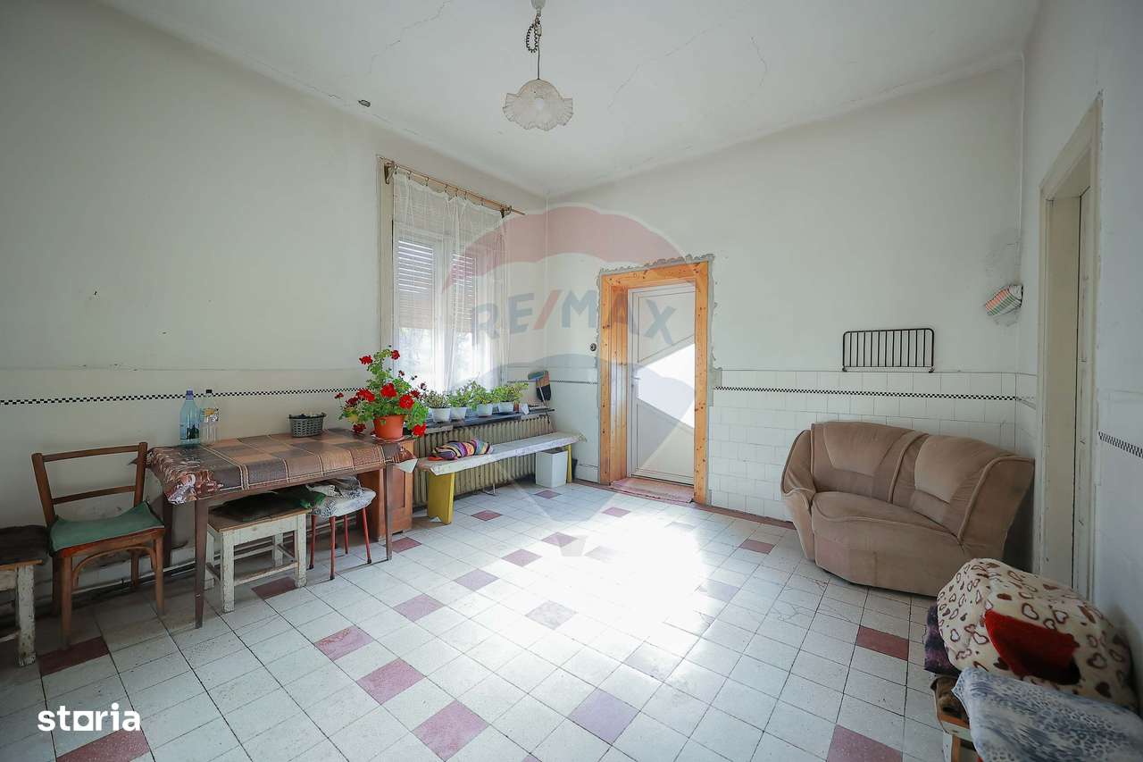 Casă Evreiască de Vânzare, Singur în Curte în zona Ultracentral-16