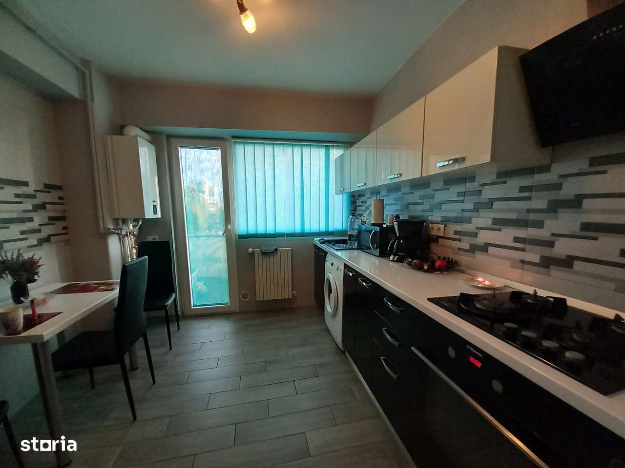 Bd. Unirii -  Maramuresul, 4 camere, etajul 3, cu lift!!-1