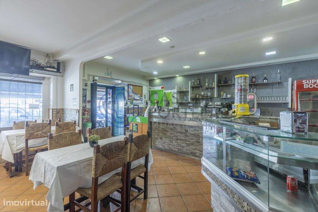 Vende-se espaço comercial em Palmela perto da St. Peter's School. - Grande imagem: 4/21