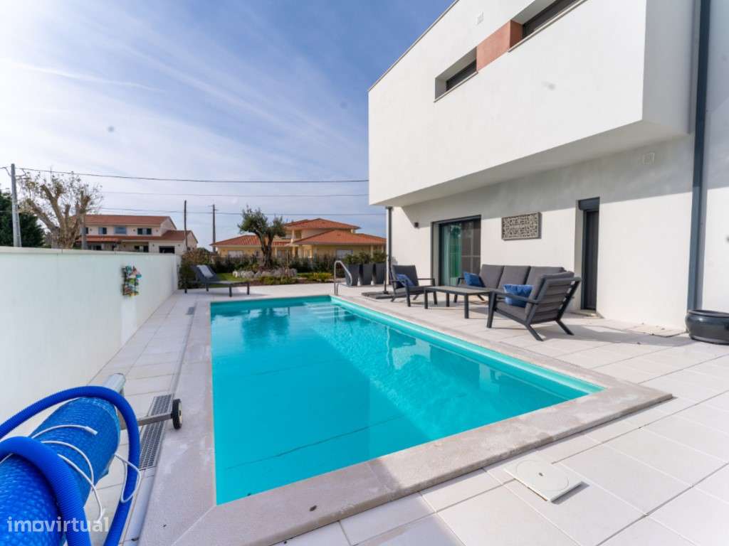 Moradia V4 com piscina aquecida, jardim e garagem em Alfeizerão (Co... - Grande imagem: 5/35