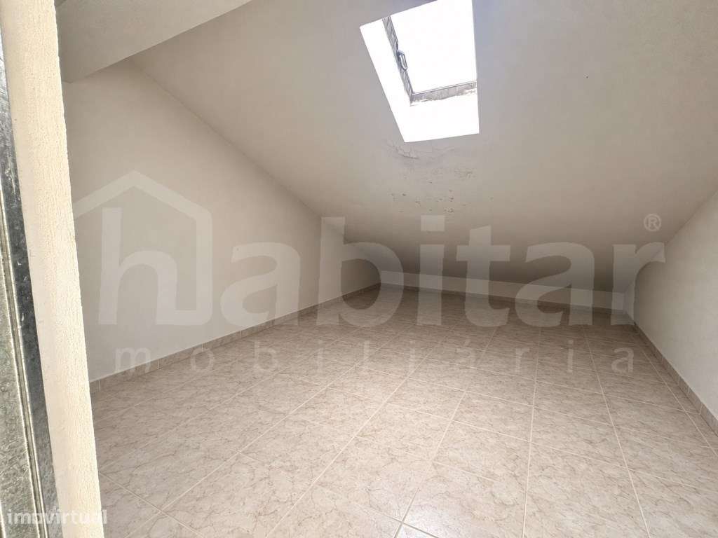 Apartamento T3 com 147 m², varandas, estacionamento e arrecadação-14