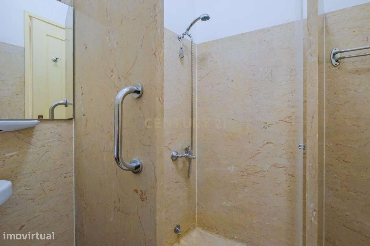 Apartamento T5 no Chiado-23