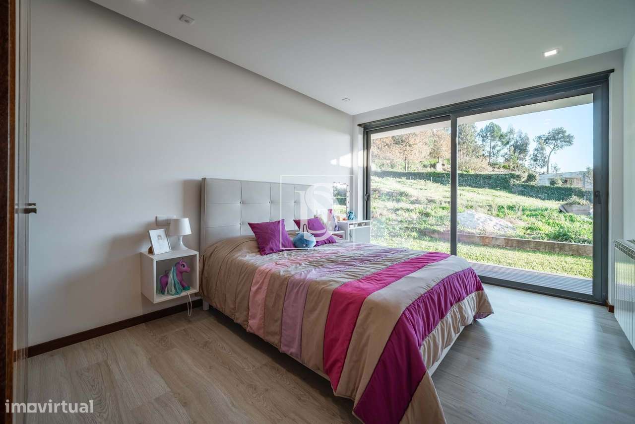 Moradia Individual T3, com jardim e vistas desafogadas-11