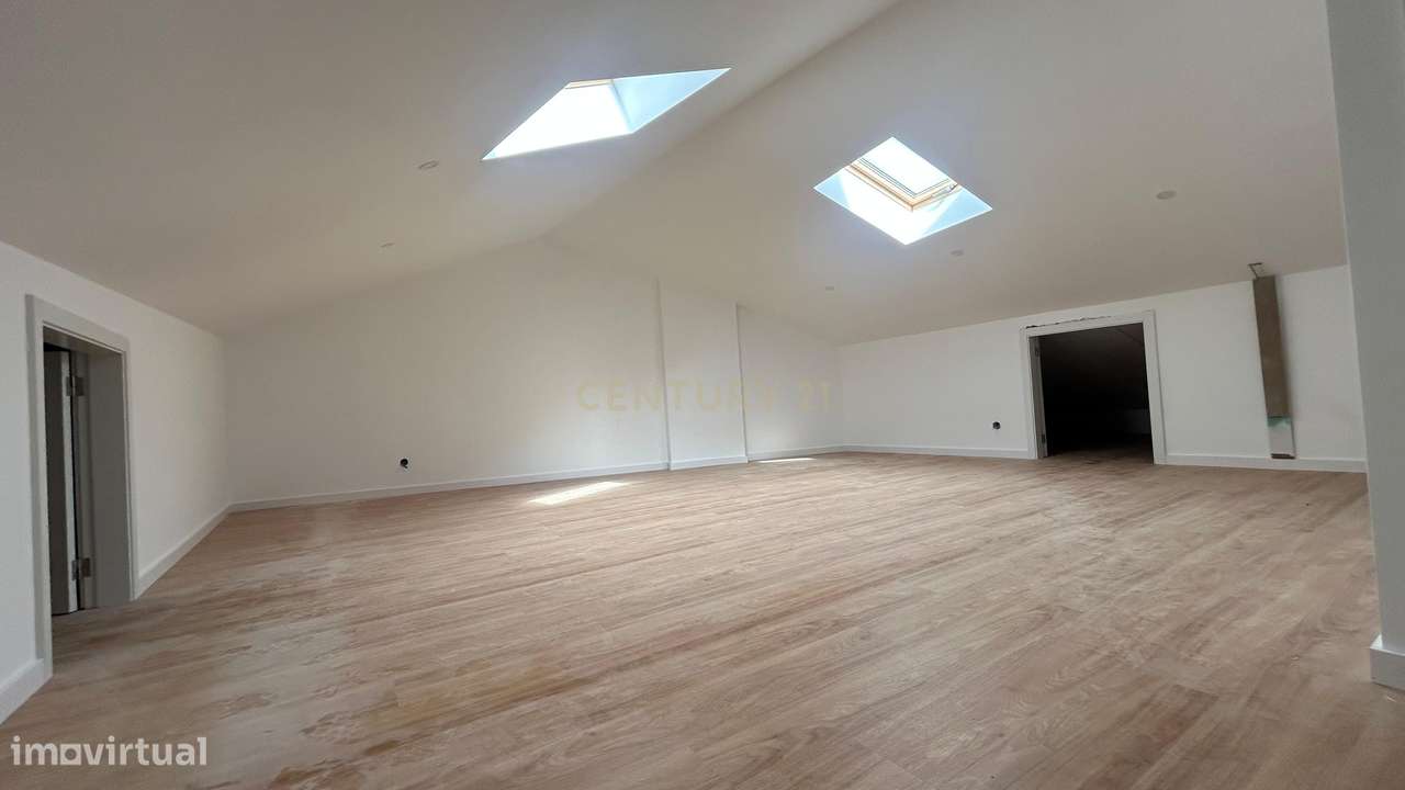 Excelente Oportunidade – T2+2 Duplex em Águas Santas-31