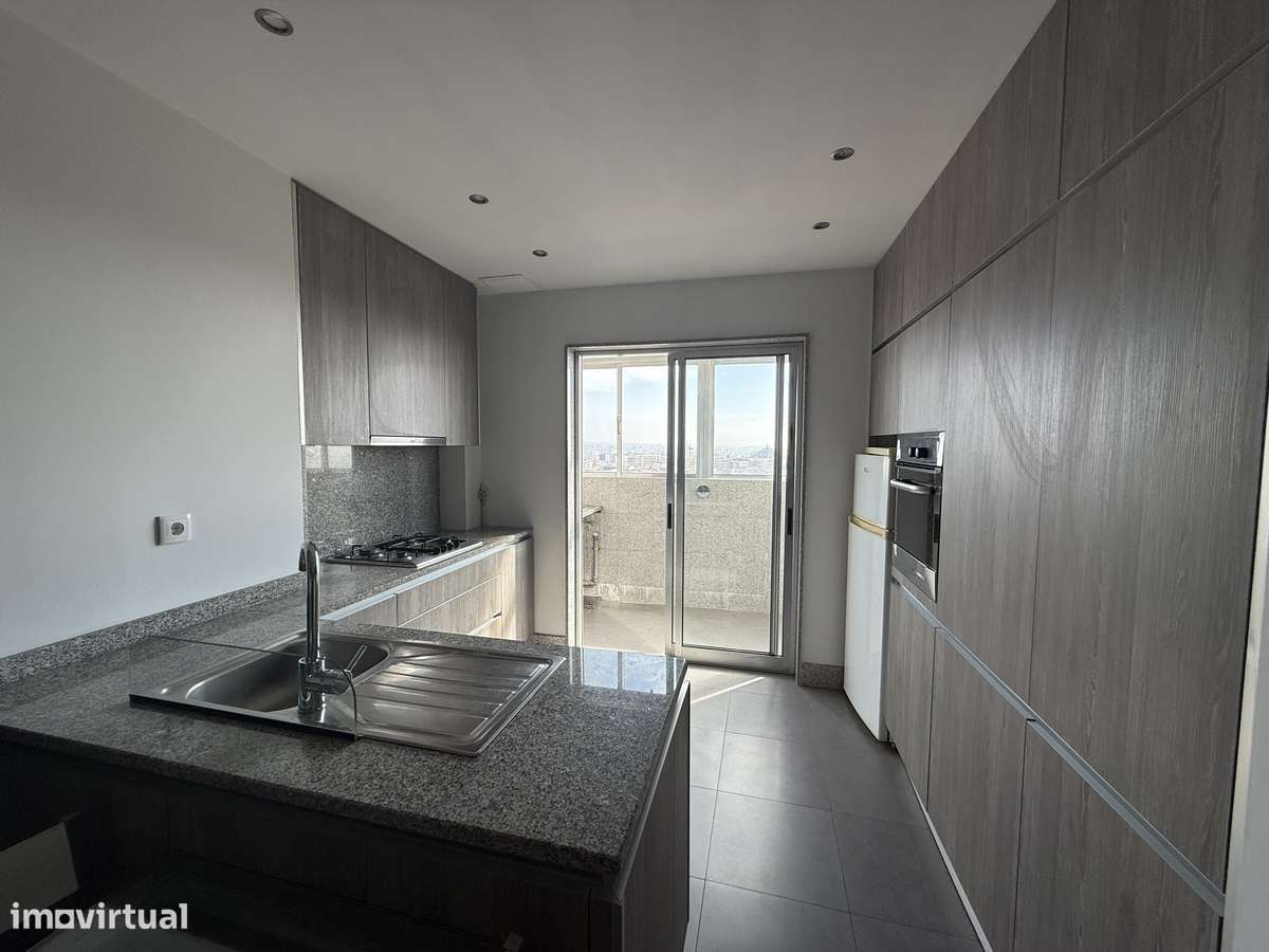 Arrendo apartamento t2 +1 remodelado junto à praia - Grande imagem: 2/19