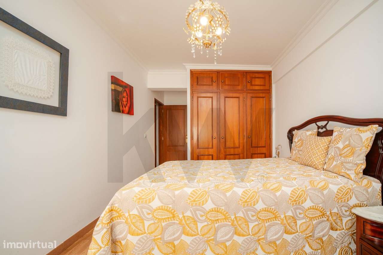 ApartamentoT2 na Rinchoa com 2 elevadores arrecadação, 2 wcs e despens - Grande imagem: 5/25