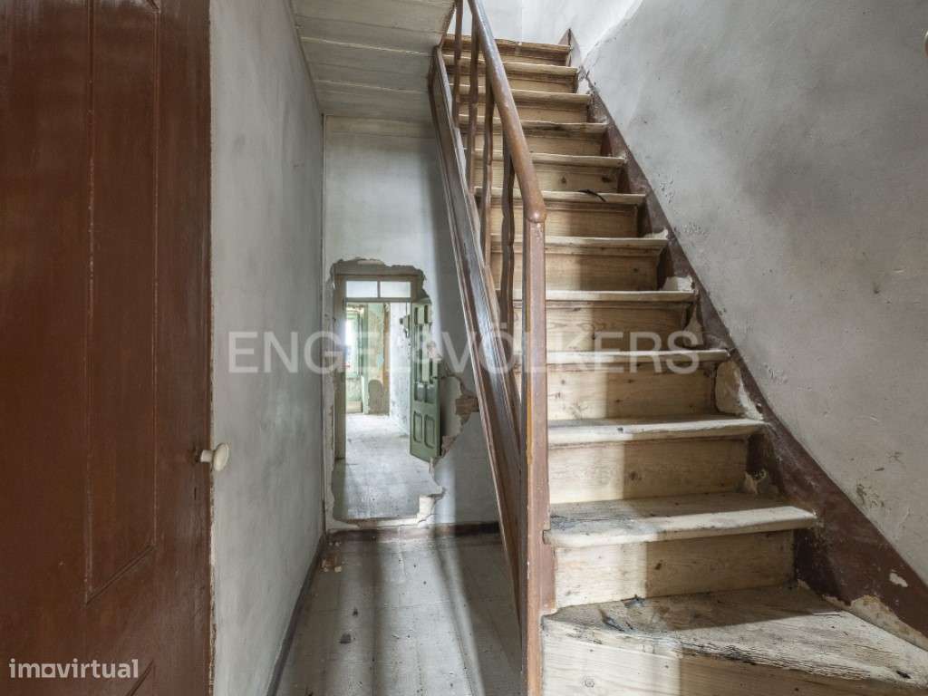 Prédio para Recuperação na zona mais charmosa de Almada - Grande imagem: 5/21