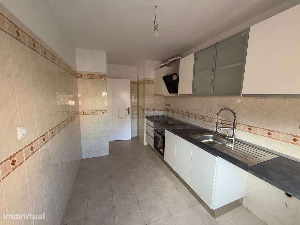 Vende-se ótimo T2 totalmente remodelado em Algueirão-Mem Martins - ... - Grande imagem: 4/9