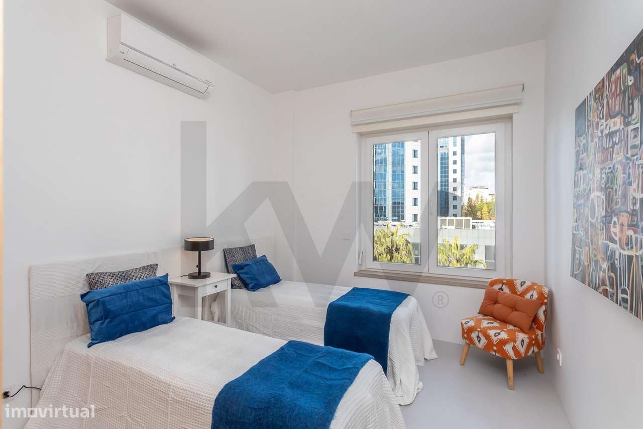Apartamento T3 Renovado no Condomínio Torres de Lisboa | Laranjeiras S-26