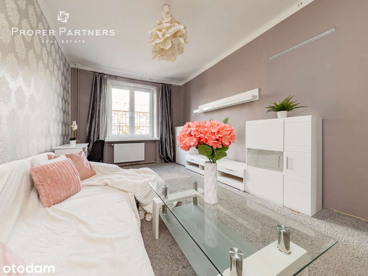 2 pokoje z oddzielną kuchnią w kamienicy Śródmieśc-1