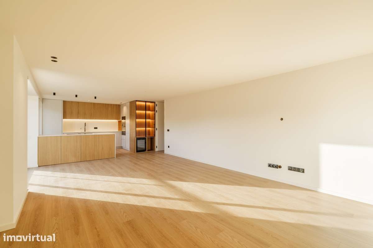 Apartamento T3 Novo com Vistas & Varanda-9