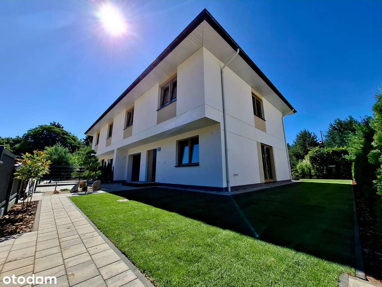 Gotowiec inwestycyjny, 3 mieszkania 201 m2 + 4 garaże, Stara Miłosna-2