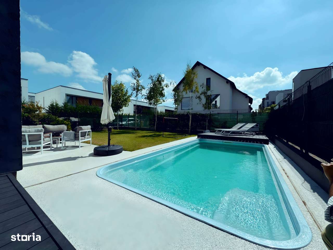 Vila cu piscina si garaj in zona Iancu Nicolae-11